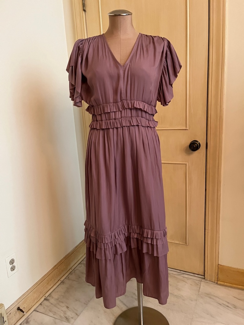 BOHME WIlla Guest Party Flutter SLV Tiered Ruffle V-Neck  Mauve Midi Dress SZ S